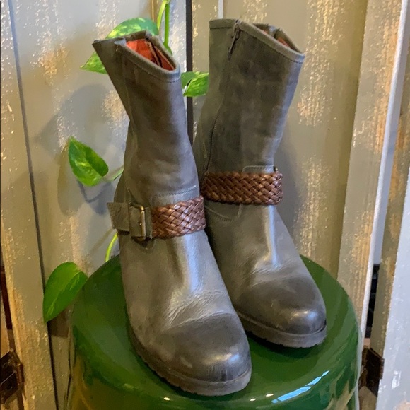 David Tyler Grey Leather boots 🥾 - Picture 2 of 9